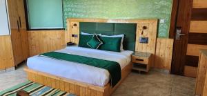 Postel nebo postele na pokoji v ubytování Hotel Bir Residency