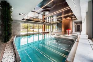 a large swimming pool in a building at Morski Apartament 50 m od plaży ApartPark in Świnoujście