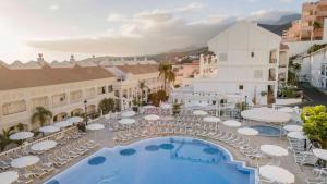 Bazén v ubytování Hollywood Mirage - Excel Hotels & Resorts nebo v jeho okolí