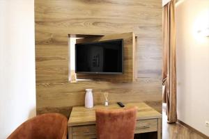 TV a/nebo společenská místnost v ubytování Hotel Giorgi Tbilisi