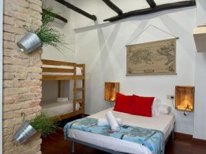 Posteľ alebo postele v izbe v ubytovaní Apartamentos Inside Paseo de los Tristes