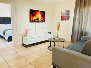 Ένα ή περισσότερα κρεβάτια σε δωμάτιο στο Modern Apartment in Randburg