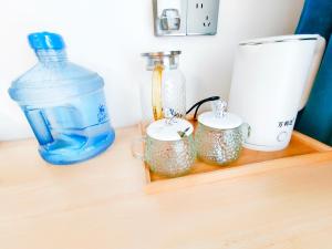Set per la preparazione di tè e caffè presso 九华山风景区随侣同行民宿