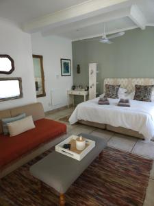 Postel nebo postele na pokoji v ubytování Stannards Guest Lodge 4 Star B&B, Knysna