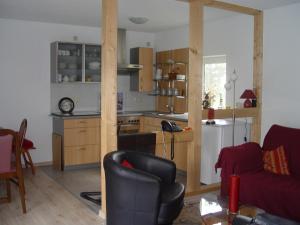 a living room with a couch and a kitchen at Arbshagen in Groß Kordshagen