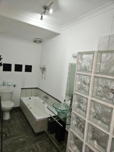 Koupelna v ubytování Stannards Guest Lodge 4 Star B&B, Knysna