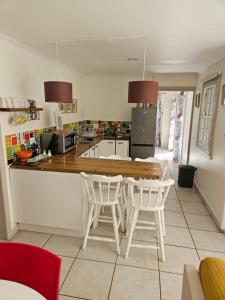 Kuchyň nebo kuchyňský kout v ubytování Stannards Guest Lodge 4 Star B&B, Knysna