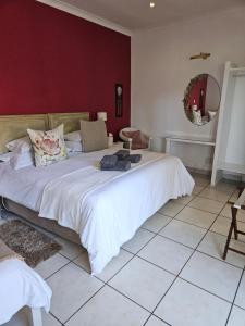 Postel nebo postele na pokoji v ubytování Stannards Guest Lodge 4 Star B&B, Knysna