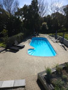 Bazén v ubytování Stannards Guest Lodge 4 Star B&B, Knysna nebo v jeho okolí