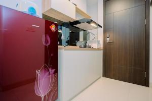 Η κουζίνα ή μικρή κουζίνα στο Comfy and Best Deal Studio at Citra Living Apartment By Travelio