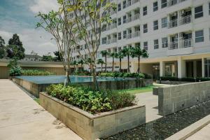 Κήπος έξω από το Comfy and Best Deal Studio at Citra Living Apartment By Travelio