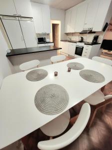 Η κουζίνα ή μικρή κουζίνα στο Apartment Joensuu rauhallinen kolmio, autokatospaikka
