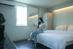 Łóżko lub łóżka w pokoju w obiekcie VIP Hotel Mokpo