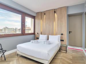 Postel nebo postele na pokoji v ubytování B&B Hotel Milano City Center Duomo
