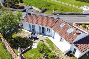 an overhead view of a white house with a red roof at Villa Vendée EU in Saint-Michel-en-lʼHerm