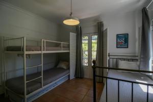 a room with two bunk beds and a lamp at FLH Praia Verde Rooftop House in Praia Verde