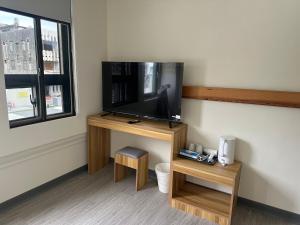 TV a/nebo společenská místnost v ubytování 慢且洄瀾文旅 Bantshiann Hualie Hotel