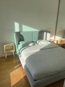 Ein Bett oder Betten in einem Zimmer der Unterkunft Tour Eiffel terrasse vue seine