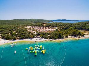 Příroda nedaleko prázdninového areálu