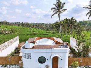 a small house with a table on top of it at Woywoy Escape Bukian - Adults Only in Payangan