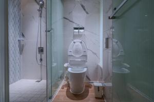 MMMOTEL 的一间浴室