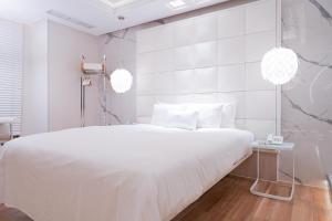 MMMOTEL 客房内的一张或多张床位