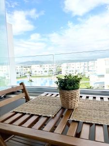 Un balcon sau o terasă la Lili's Home Cabo Negro apartment