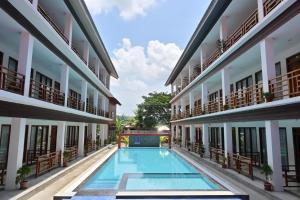 Bazén v ubytování Hotel Havelock Gateway nebo v jeho okolí