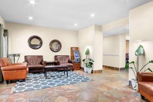 Posezení v ubytování MainStay Suites Addison-Dallas