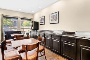 Fotografie z fotogalerie ubytování MainStay Suites Addison-Dallas v destinaci Addison