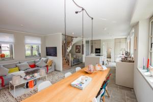 a kitchen and living room with a table and a couch at Storchennest in Wyk auf Föhr