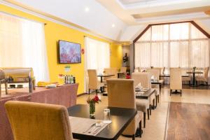 TV a/nebo společenská místnost v ubytování Eseriani The Hotel