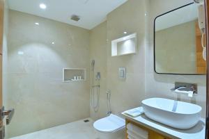 Koupelna v ubytování HOTEL SHANDON-2 Mins From Connaught Place