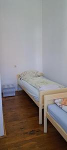 Postel nebo postele na pokoji v ubytování Gästehaus + 5 fotografií