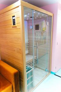 Fotografie z fotogalerie ubytování Capsule Springfield - Balnéo -Sauna - Billard v destinaci Douai