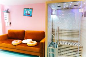 Posezení v ubytování Capsule Springfield - Balnéo -Sauna - Billard