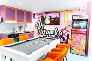 Kuchyň nebo kuchyňský kout v ubytování Capsule Springfield - Balnéo -Sauna - Billard