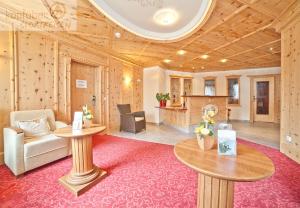A seating area at Alpenperle