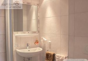 A bathroom at Alpenperle Még 27 kép