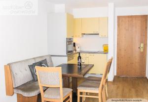 A kitchen or kitchenette at Alpenperle