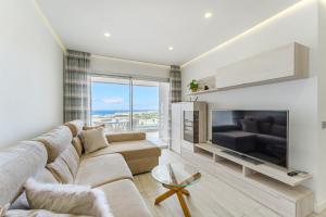 TV a/nebo společenská místnost v ubytování Ocean Garden Playa Paraiso