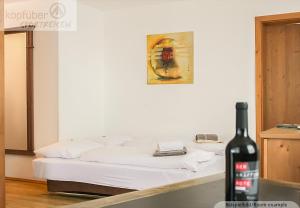 A bed or beds in a room at Alpenperle