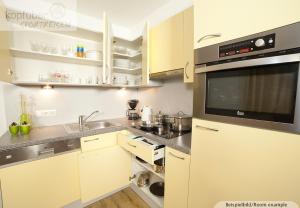 A kitchen or kitchenette at Alpenperle