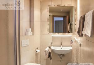 A bathroom at Alpenperle