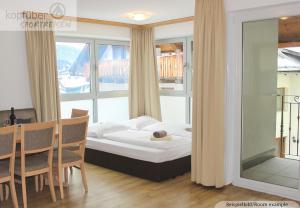A bed or beds in a room at Alpenperle