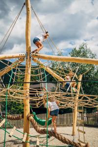 Zona de juegos infantil en Slow Travel Resort Kirchleitn