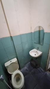 Ένα μπάνιο στο Wisma Alamanda