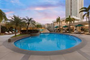 Bazén v ubytování Sheraton Manila Bay nebo v jeho okolí