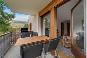a room with a balcony with a table and chairs at San Gian C5 in Surlej