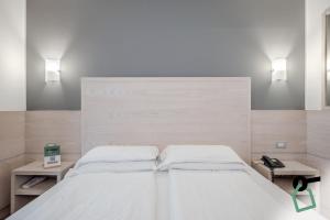 Voodi või voodid majutusasutuse HOTIDAY Room Collection - Torbole toas